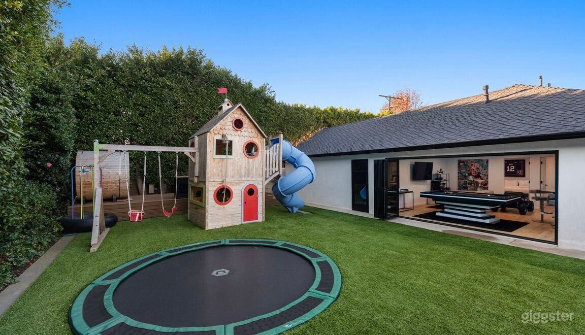 Luxurious Brentwood Estate w/ Large Grounds Photo 4