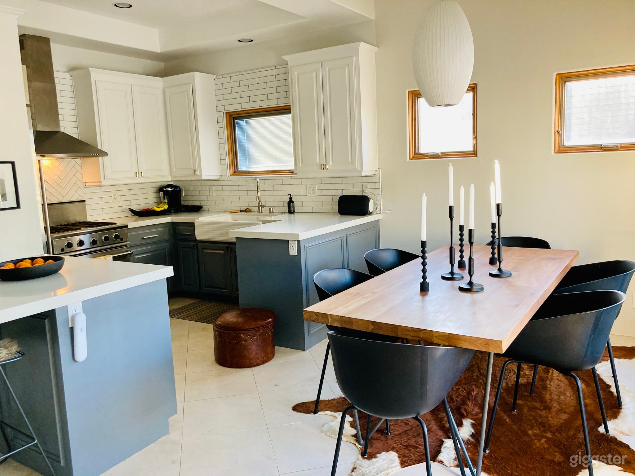 Simple architectural modern beach home  Photo 2