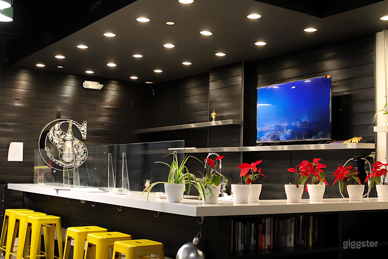  Cozy Café with Open Mic Stage 