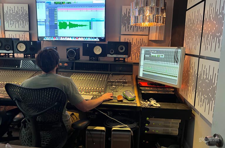  Vintage Analog Recording Studio 