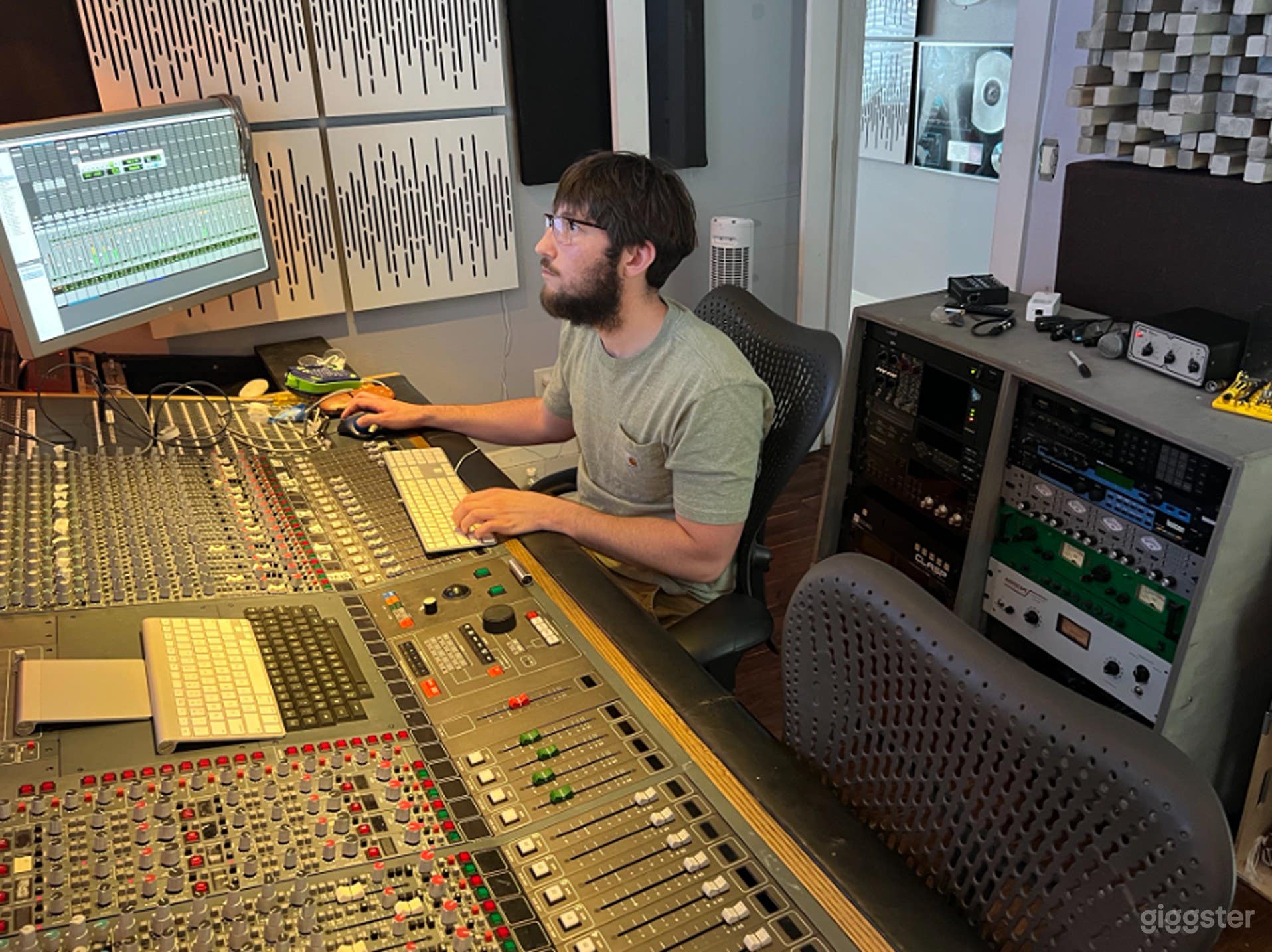 Vintage Analog Recording Studio Photo 1