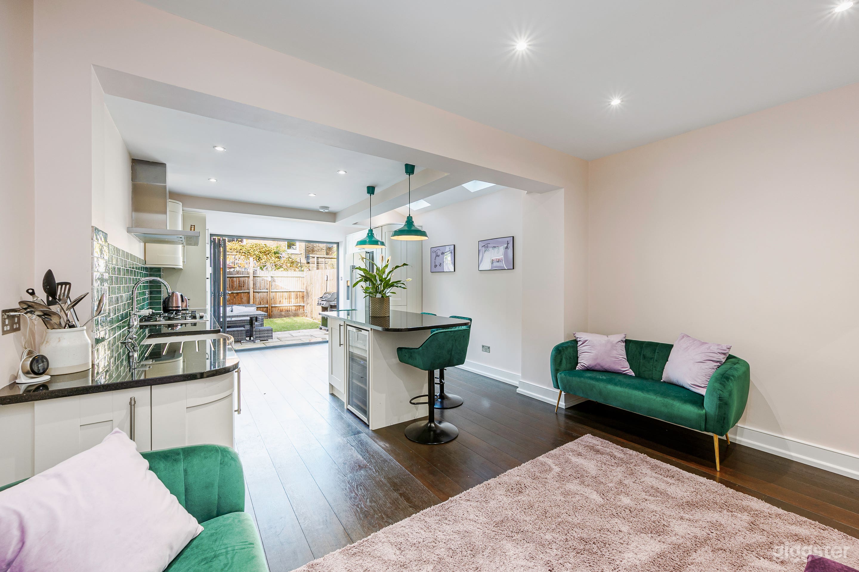 Modern End Terrace House - West London / Ealing Photo 2