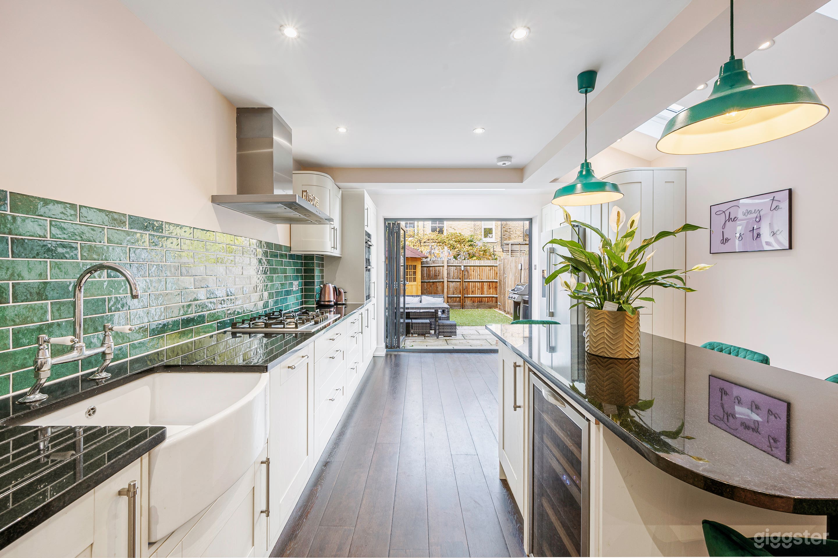 Kitchen and entertaining 