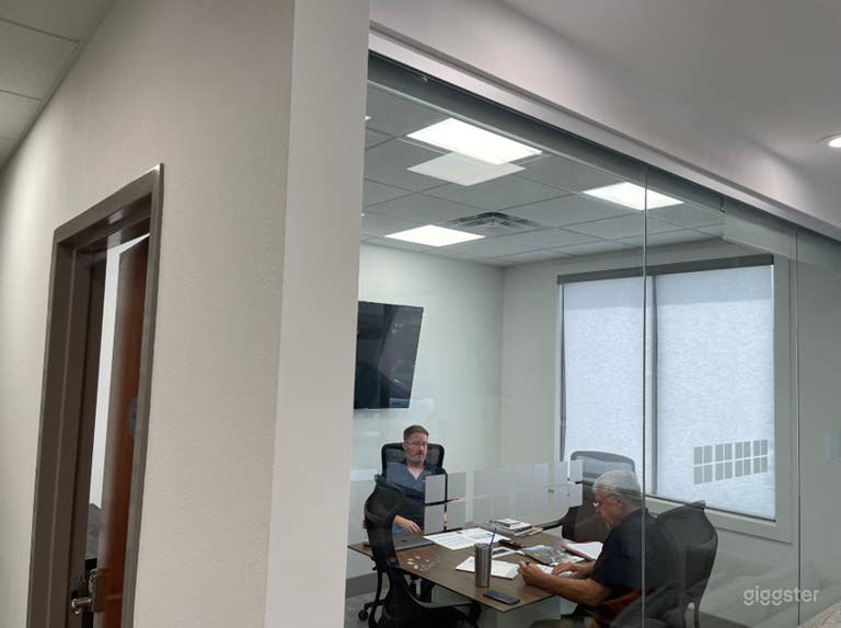  Cozy, Fully Equipped Small Meeting Room  