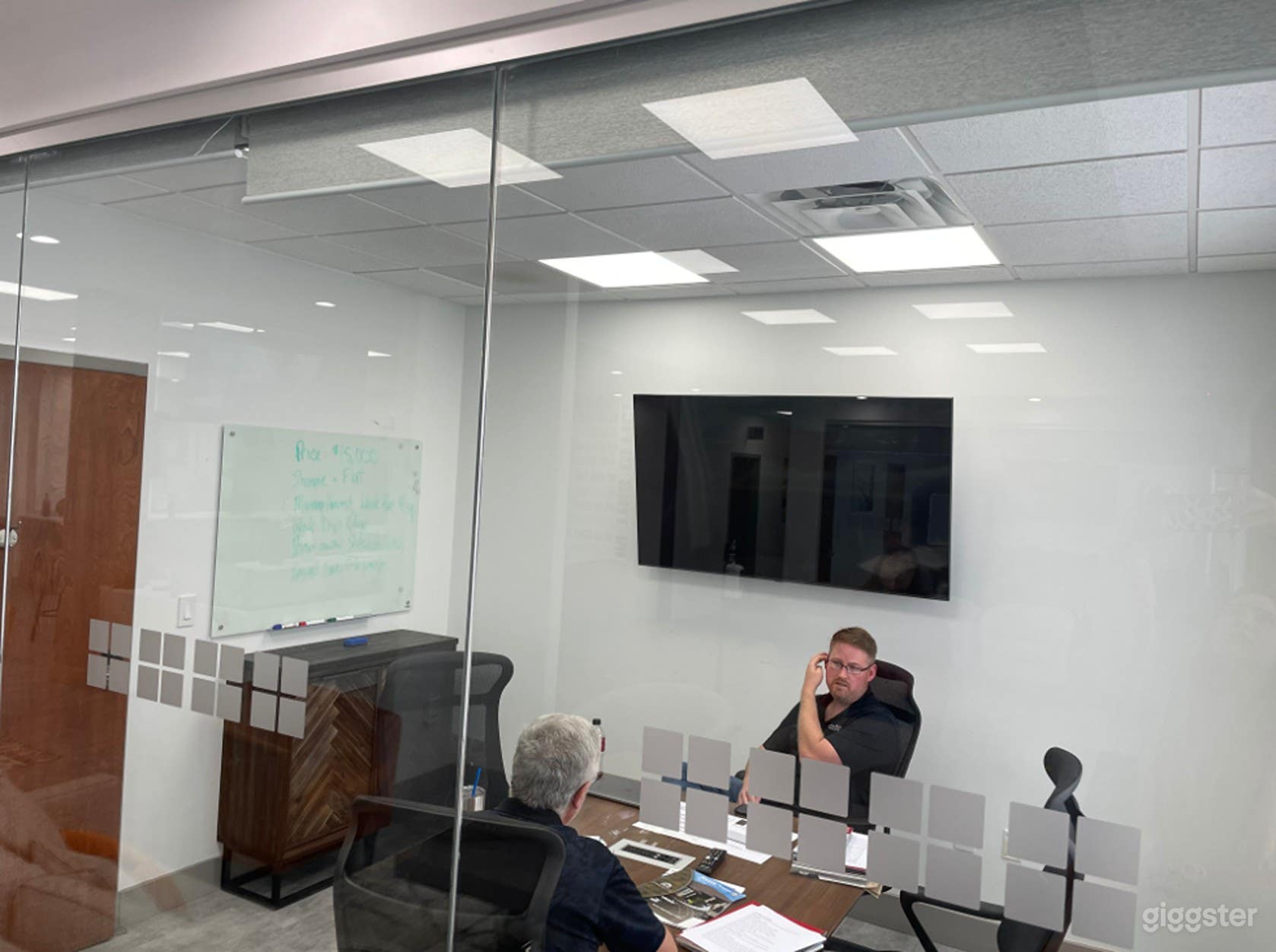 Cozy, Fully Equipped Small Meeting Room  Photo 4