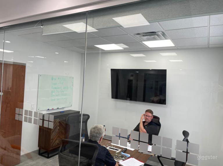  Cozy, Fully Equipped Small Meeting Room  