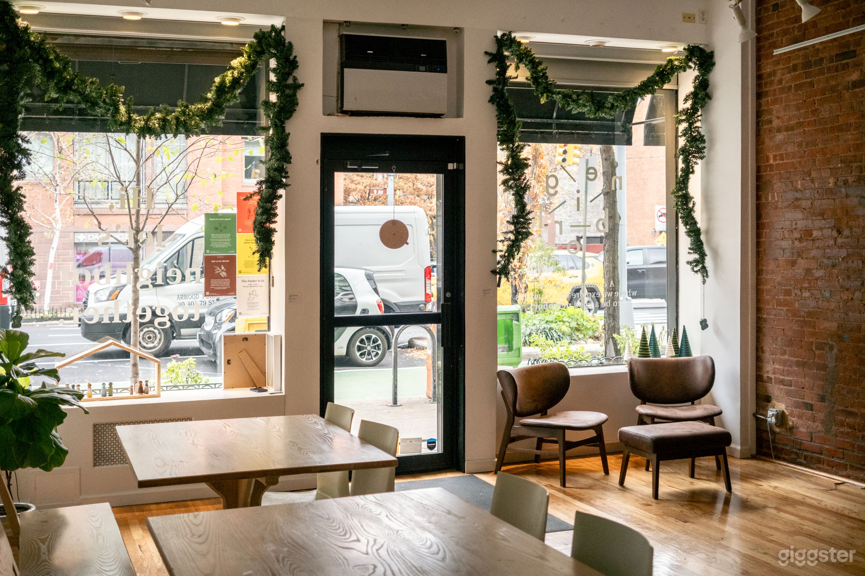 Gallery Storefront Space in the Heart of Chelsea Photo 1