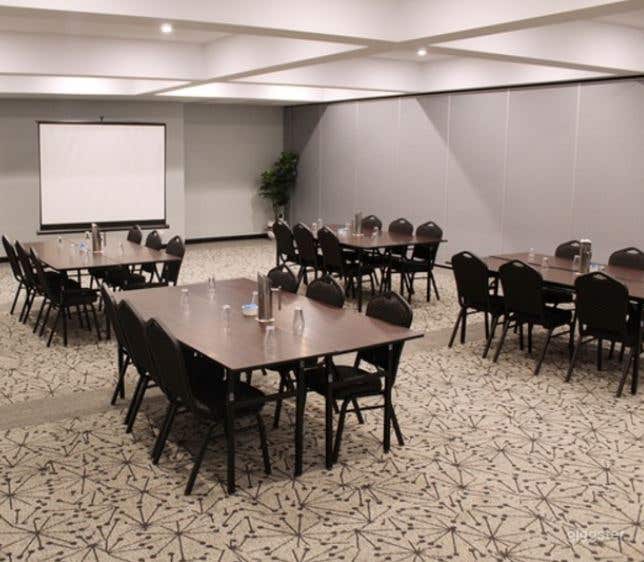 Intimate St. Hope &amp; St. Claire Room with Lake View Photo 2