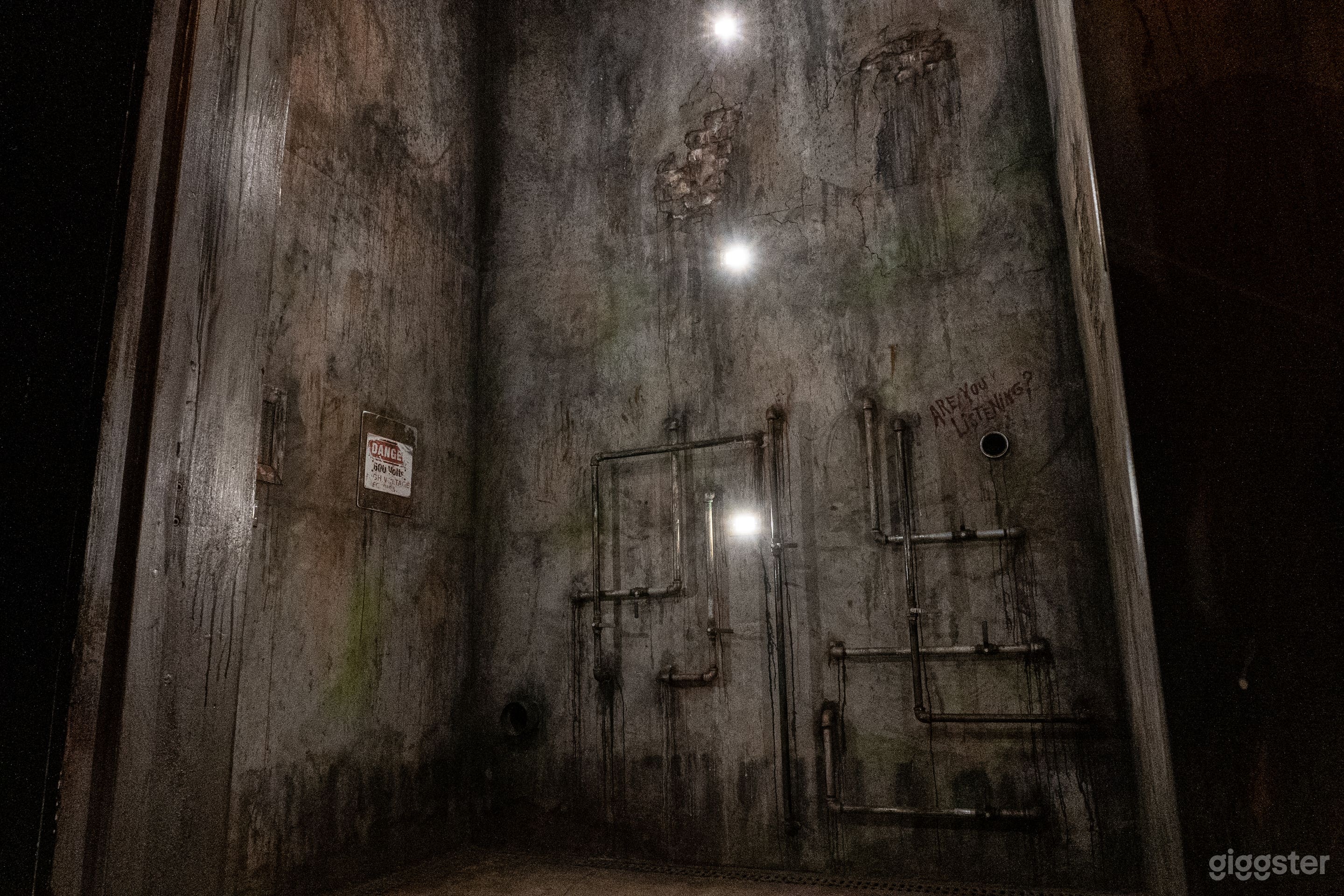 Horror Elevator, Old Home, Backyard w/ RV Trailer Photo 2