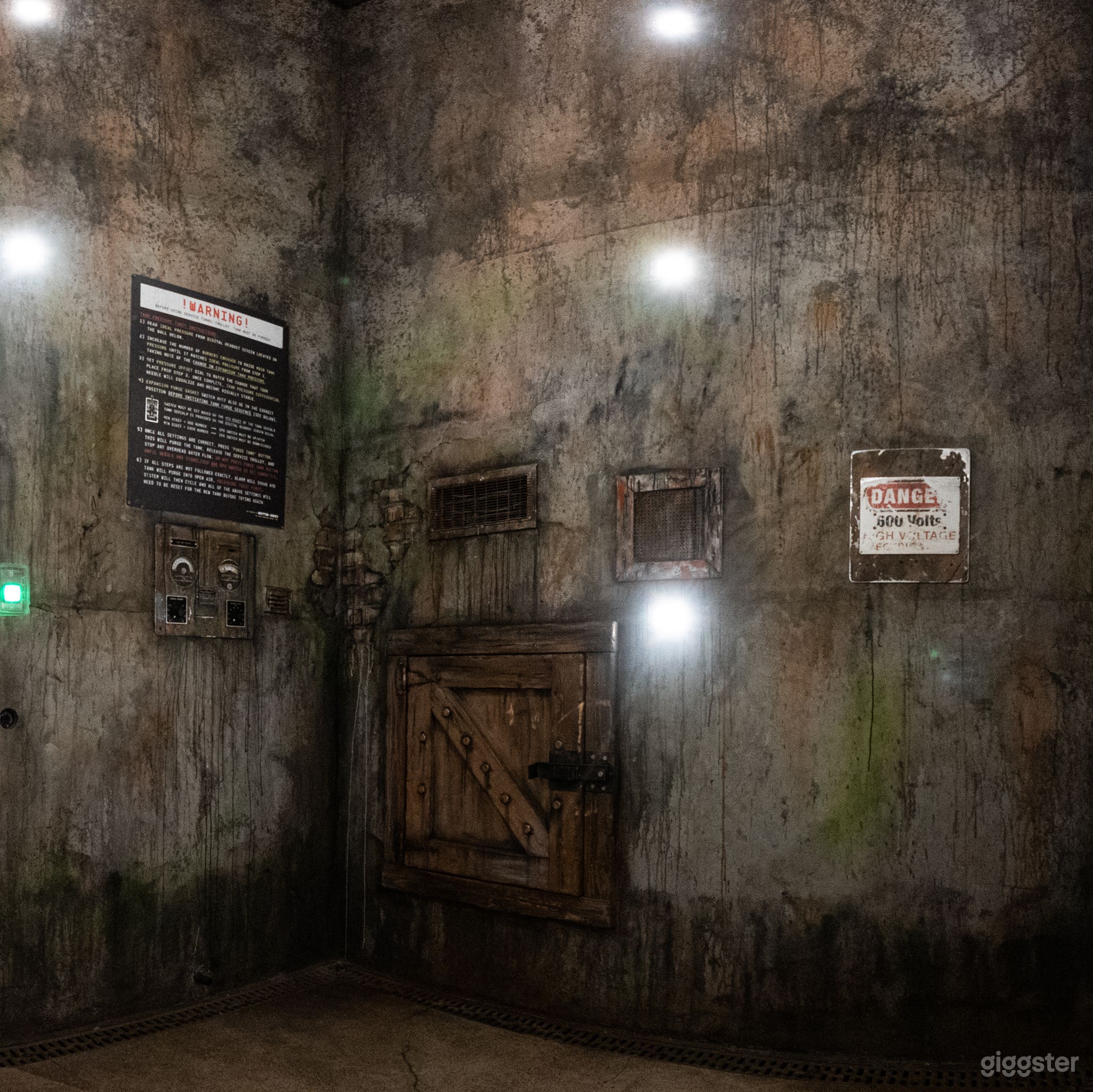 Horror Elevator, Old Home, Backyard w/ RV Trailer Photo 4