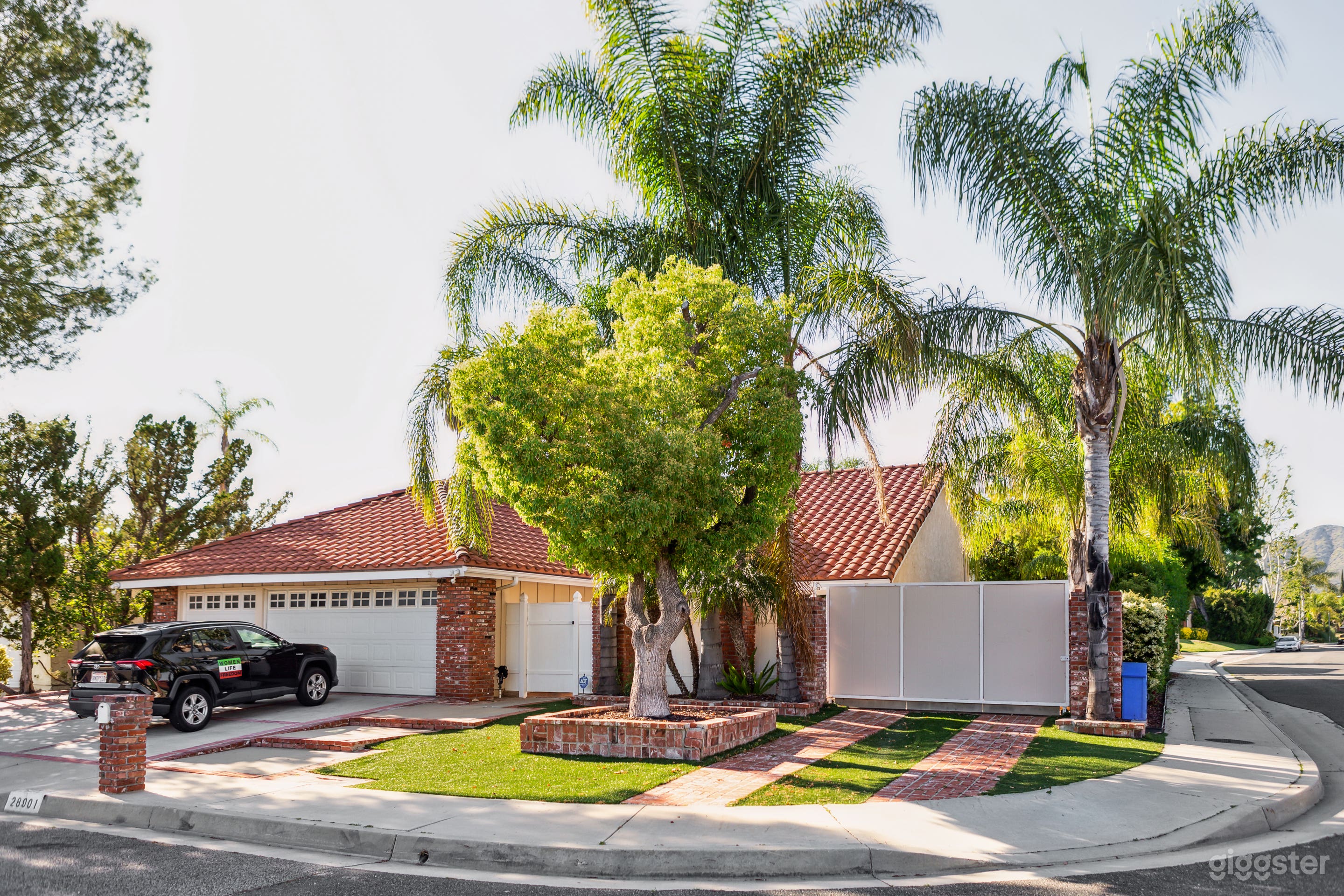 Family Friendly Americana Charming House 5 bd/3 ba Photo 3