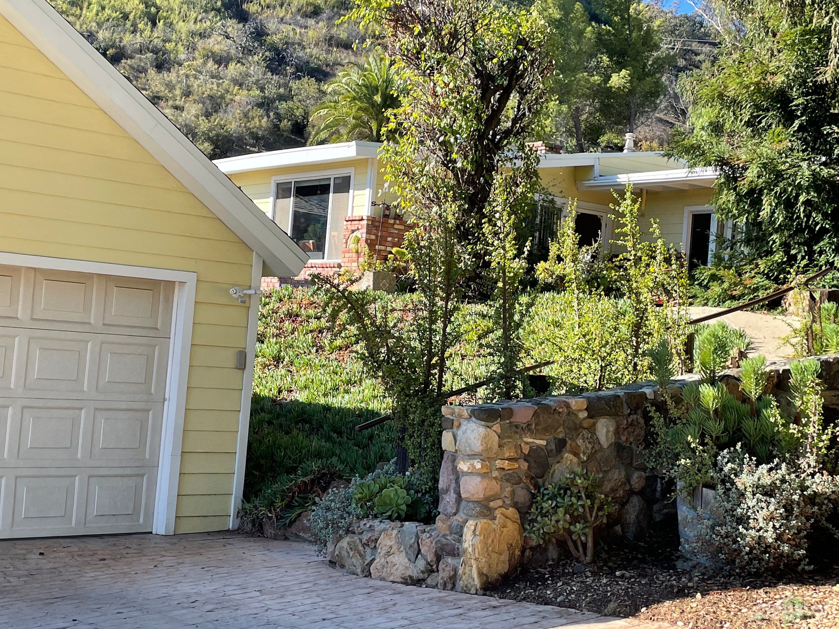 Malibu Lakeside Ranch Retreat Photo 4