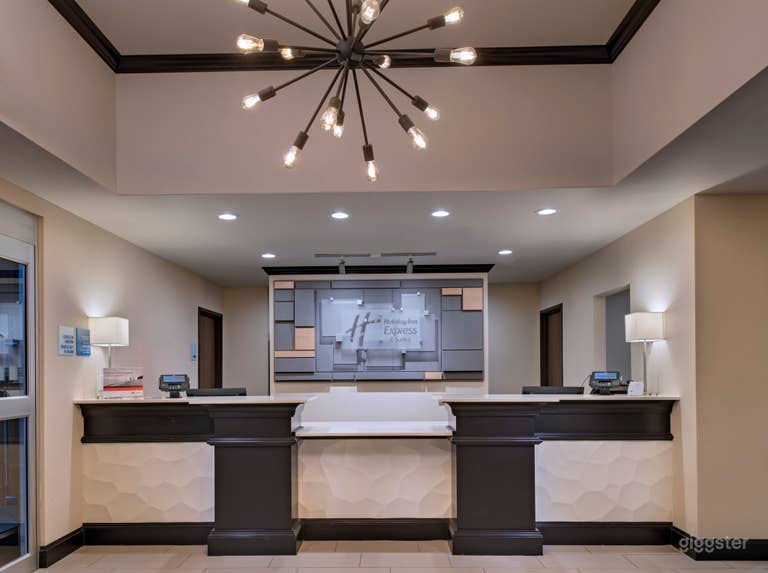  La sala de reuniones Four Points en el Holiday Inn Express and Suites es la elección ideal para todas sus necesidades de reunión. Reserve su evento con nosotros para un espacio acogedor y bien equipado que hará que su reunión sea un éxito. 