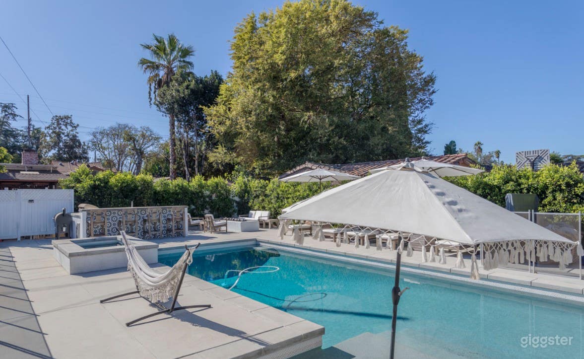 Modern Fenced Pool Photo 4