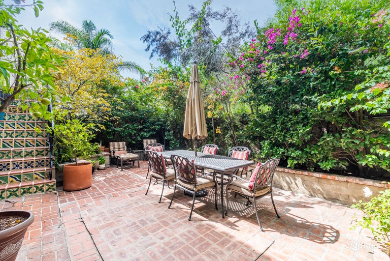  Historic Old Hollywood Courtyard Building 