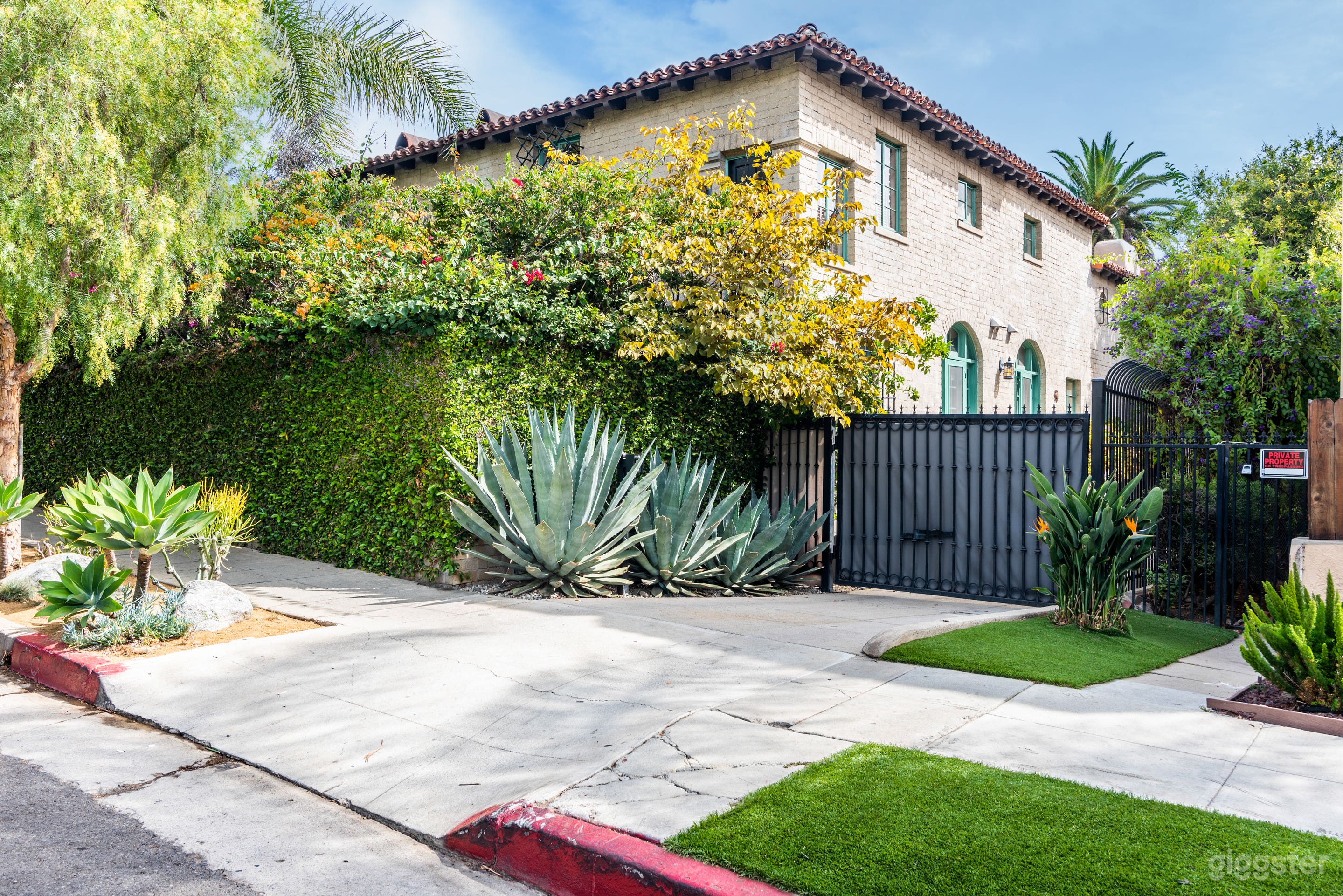Historic Old Hollywood Courtyard Building Photo 4