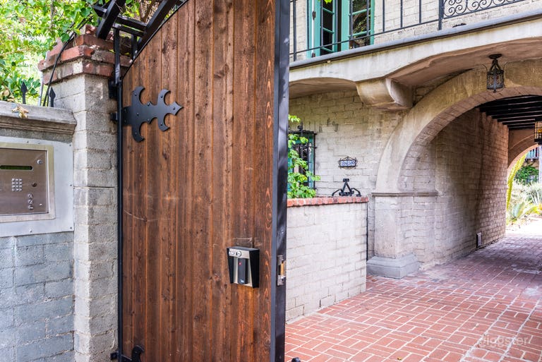  Historic Old Hollywood Courtyard Building 