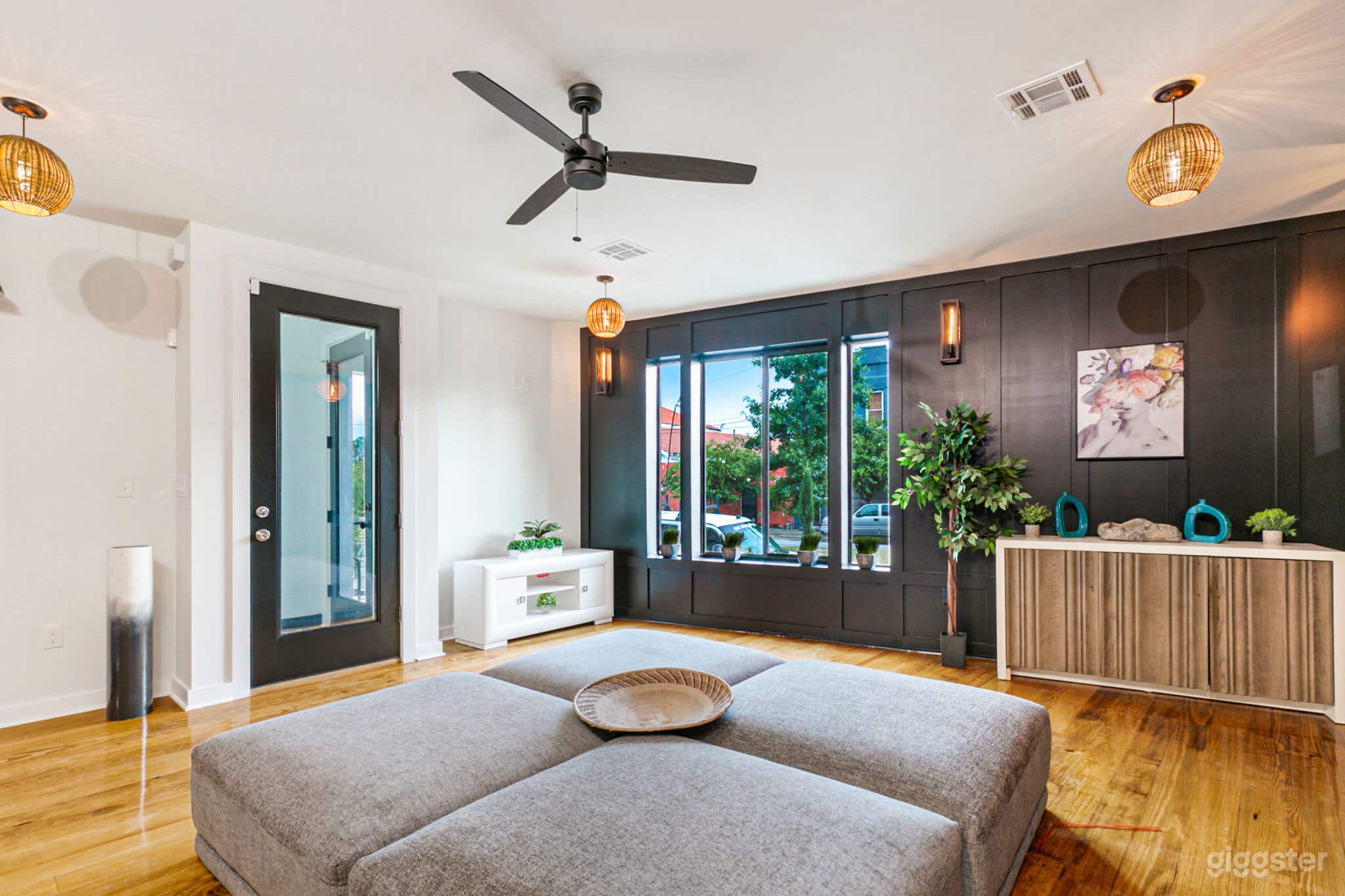 Exquisite Graceful Villa Photo 1