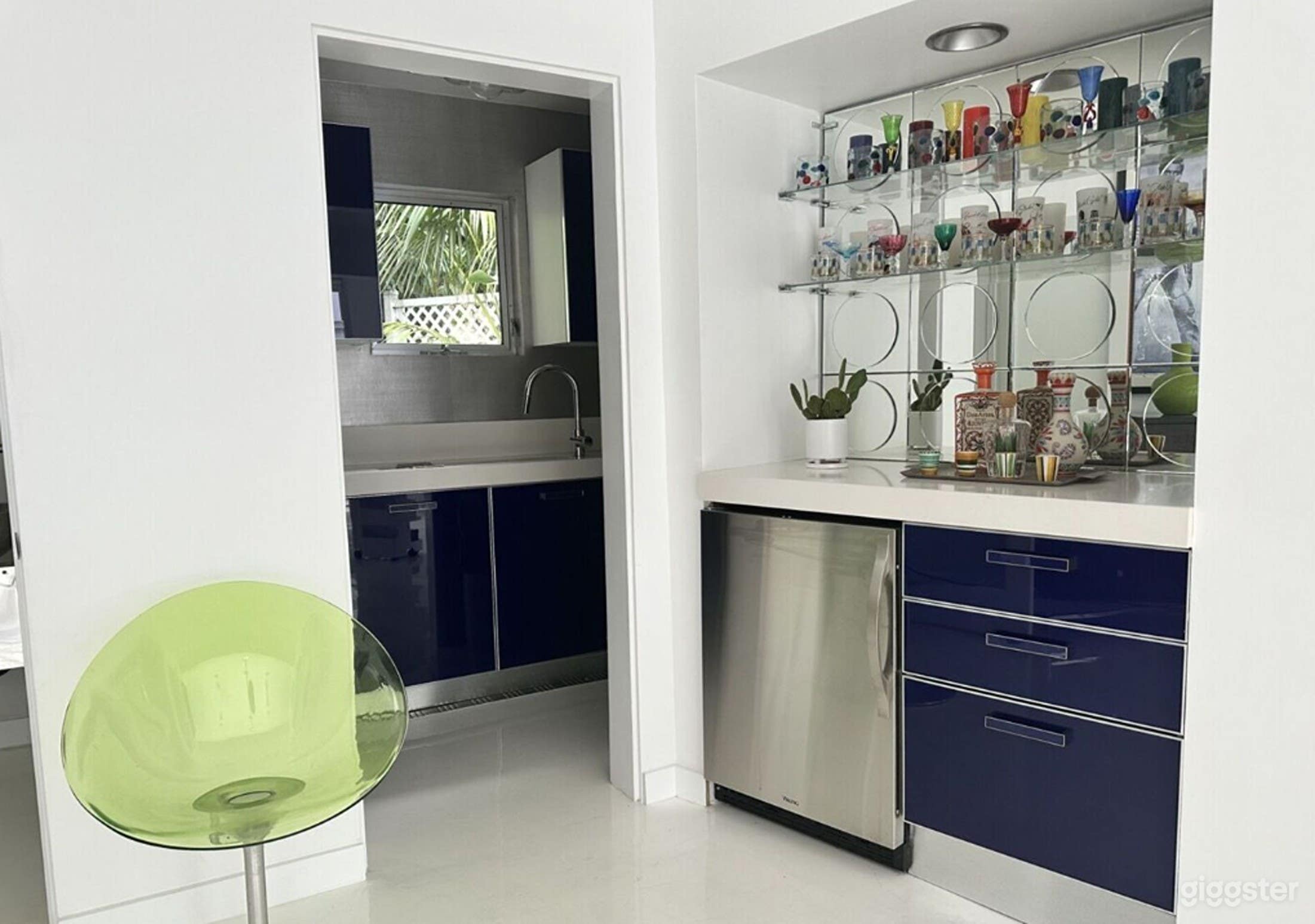 Luxurious Pool Cabana Retreat in Hollywood Hills W Photo 4