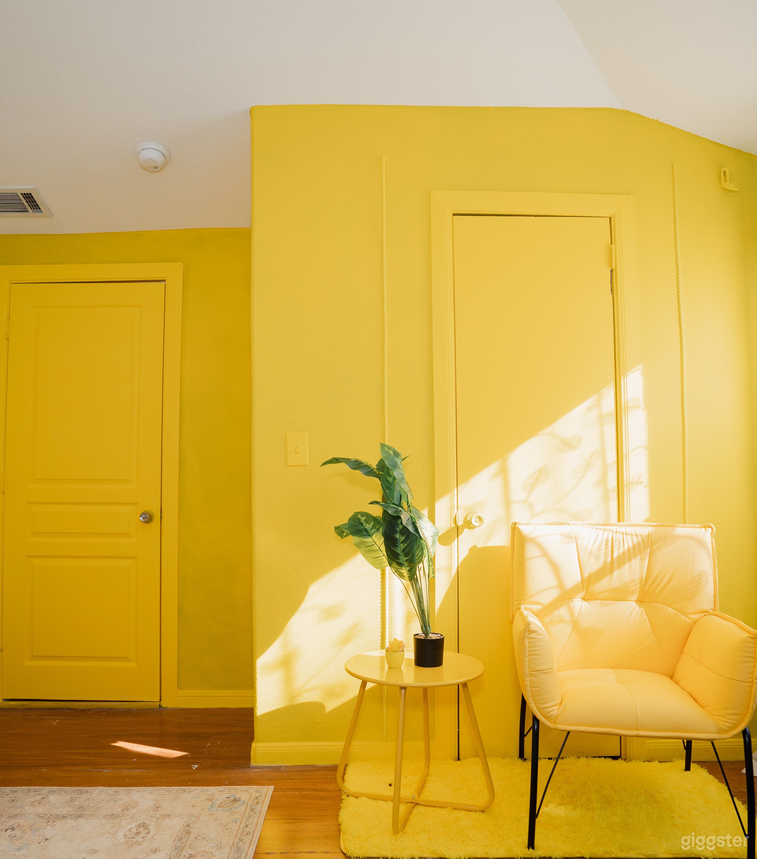 7 Sets In 1 Location! Multi-theme Content House! Photo 3