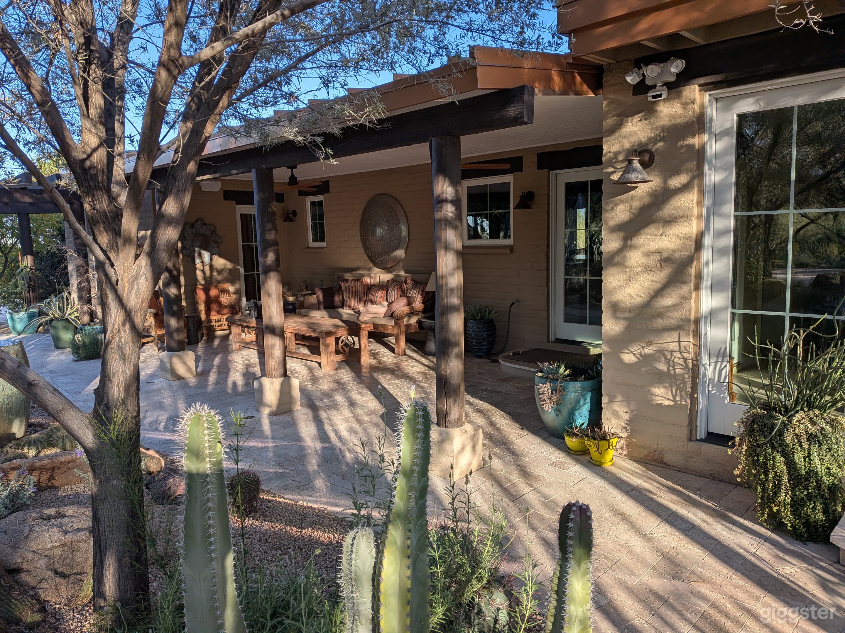 Sublime Lush Desert Landscaped Ranch-ette Photo 3