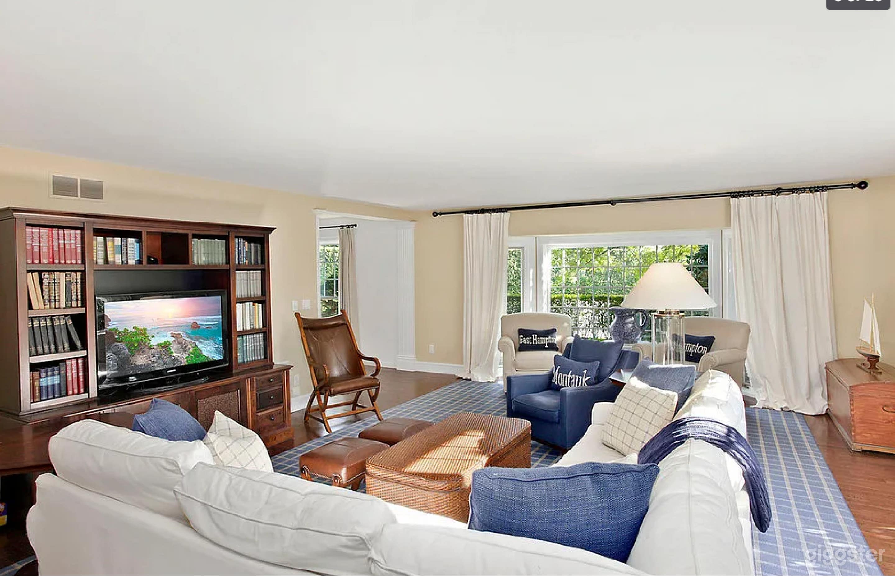 A Vibrant Parisian Escape with a South End Terrace (Buyout) Photo 3