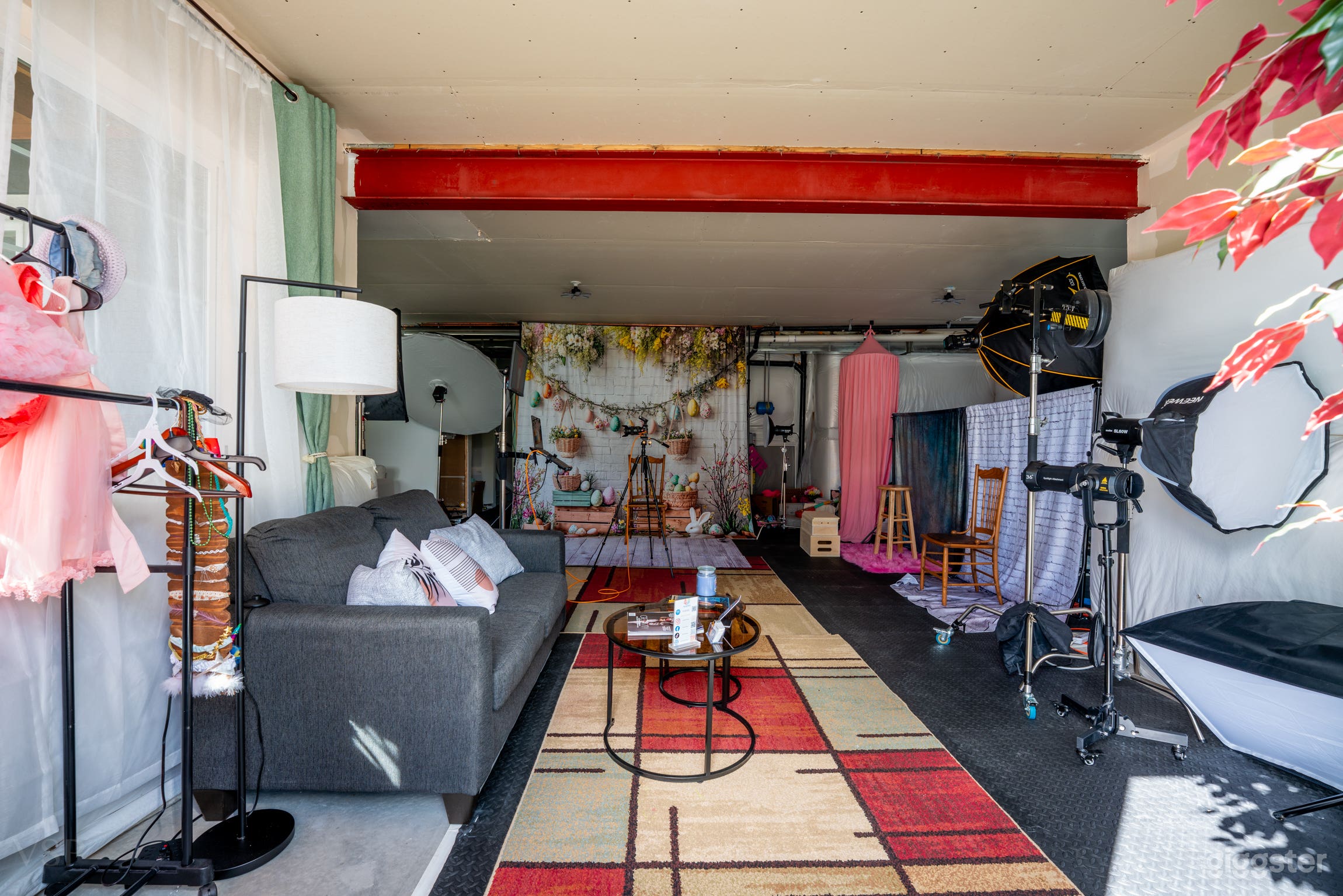 Natural-light studio with pro gear and private access Photo 1