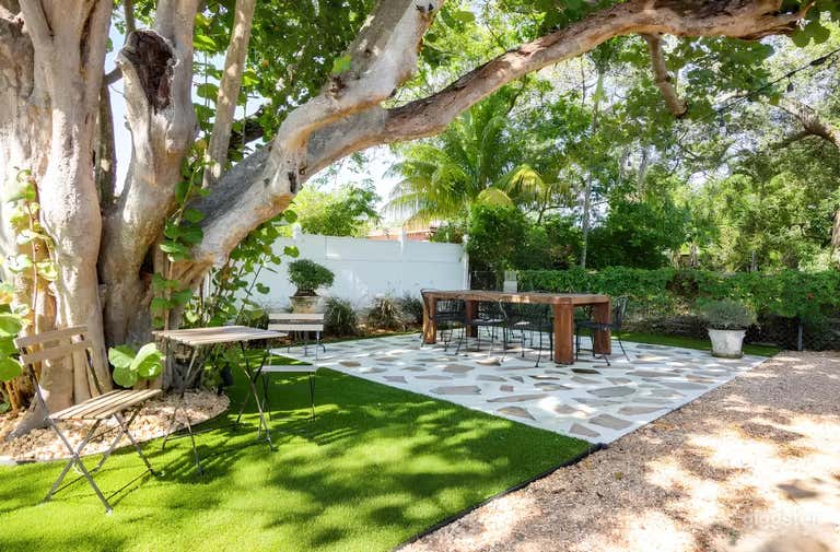  Vintage Wabi Sabi Minimal House in Design District 