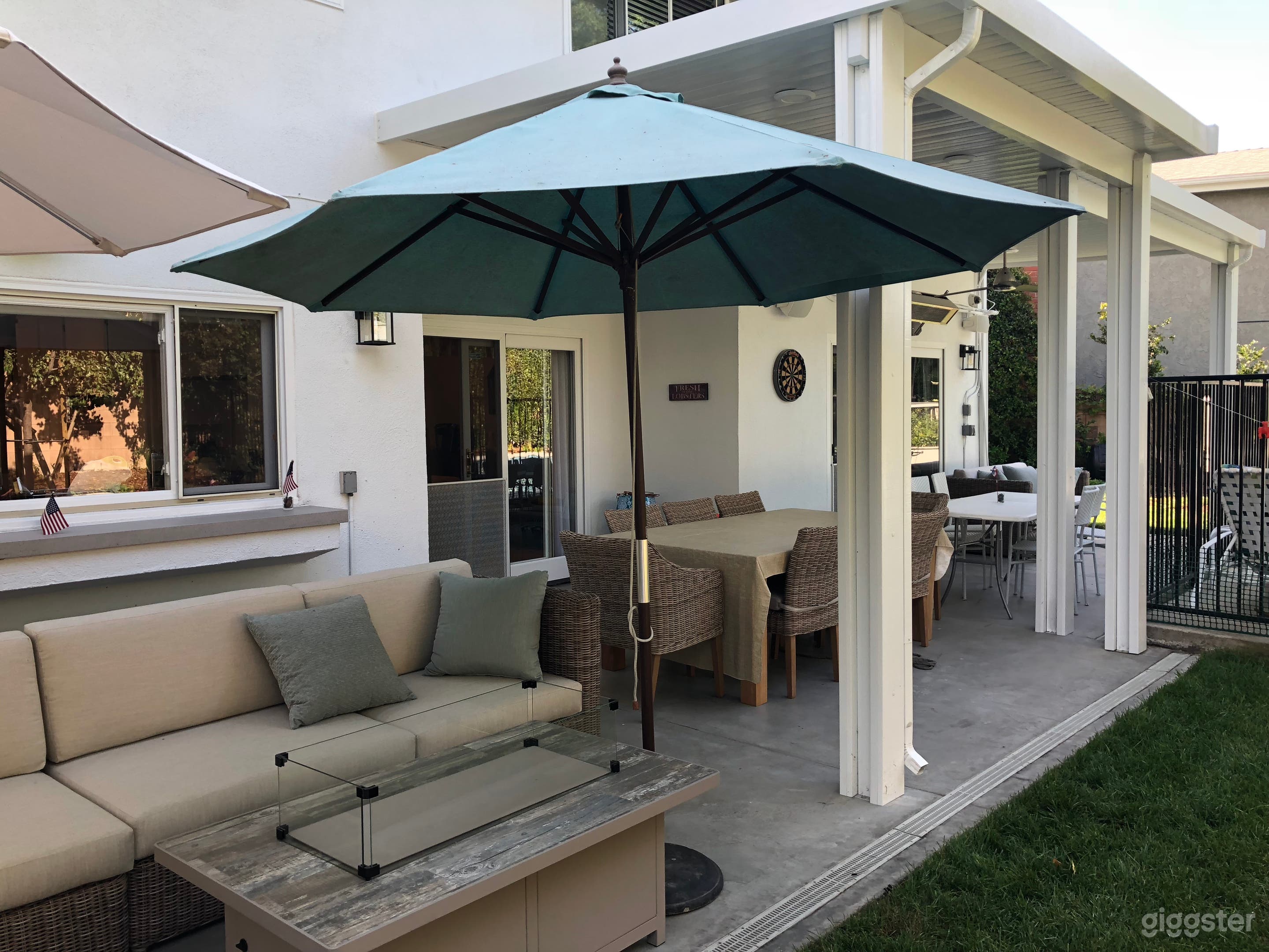 Beautiful Updated 1970's House Photo 2