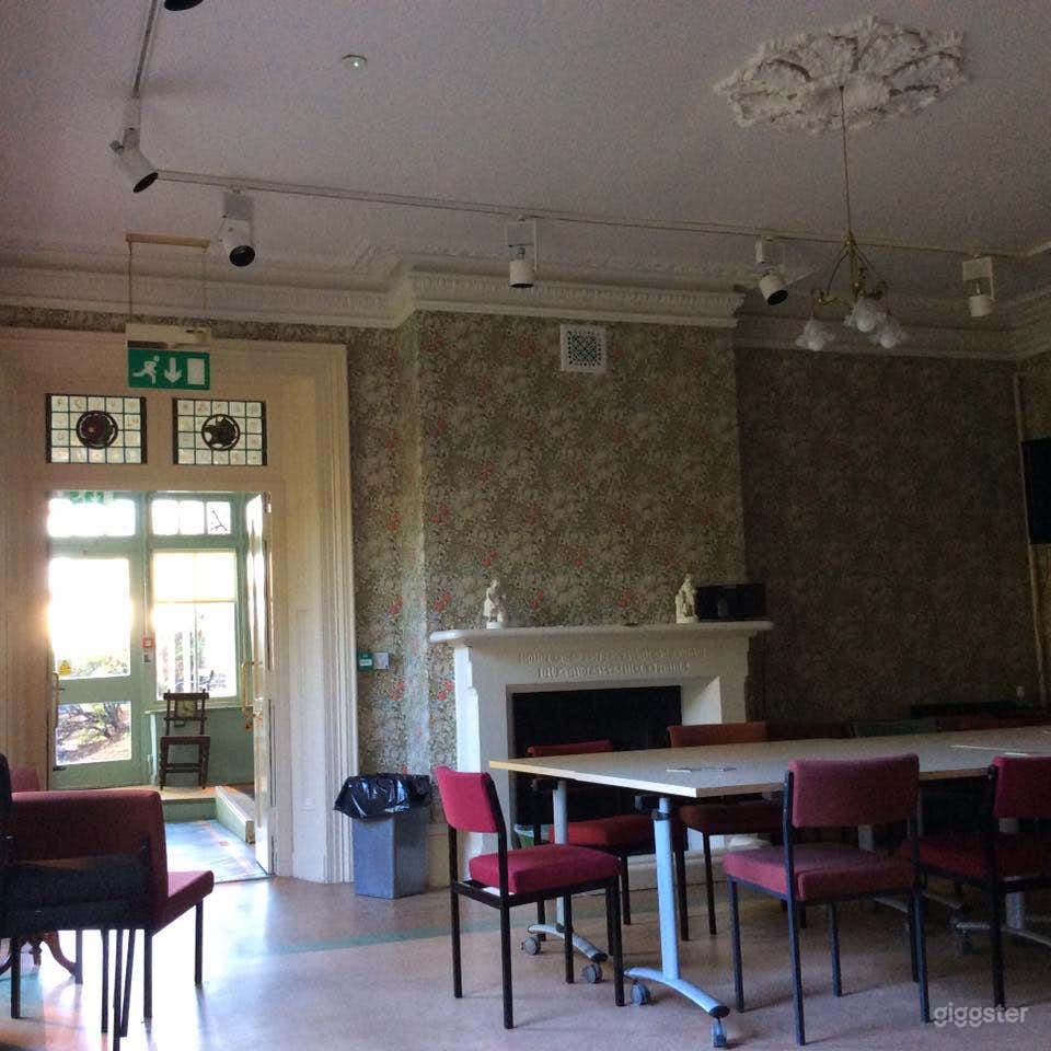 Bright and Cozy Sitting Room for Afternoon Tea Photo 2