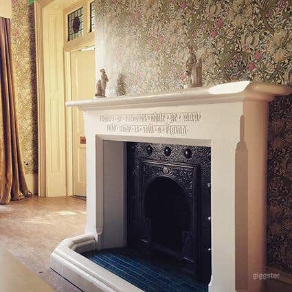 Bright and Cozy Sitting Room for Afternoon Tea Photo 3