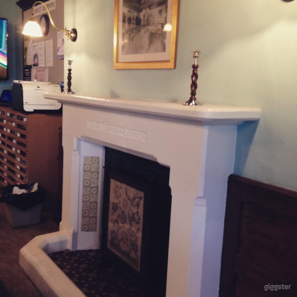 Bright and Cozy Sitting Room for Afternoon Tea Photo 4