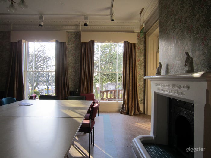 Bright and Cozy Sitting Room for Afternoon Tea Photo 1