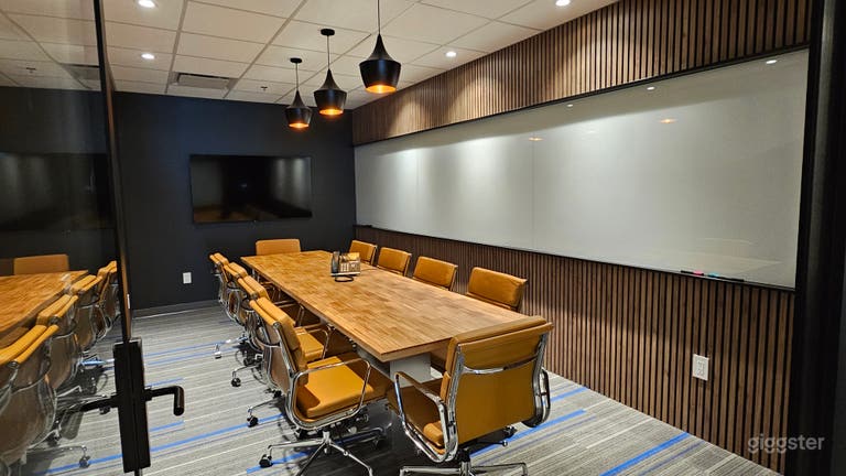  Sala de juntas completamente equipada para 12 invitados con Smart TV y medios 