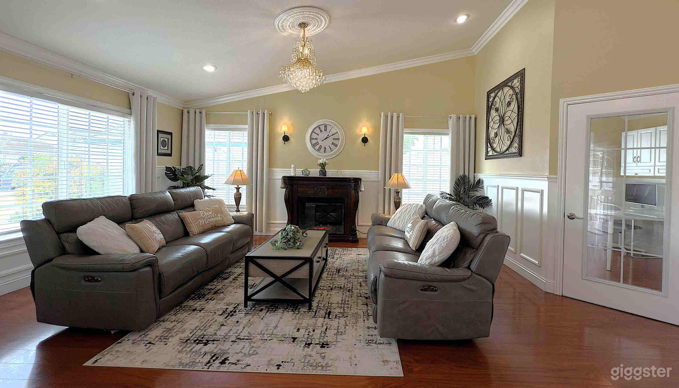 Modern Hilltop Suburban Home: "Anywhere USA" w/ View in 30MZ Photo 4