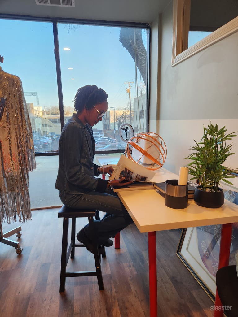  Work Office with Natural Light, Private Desk workspace 