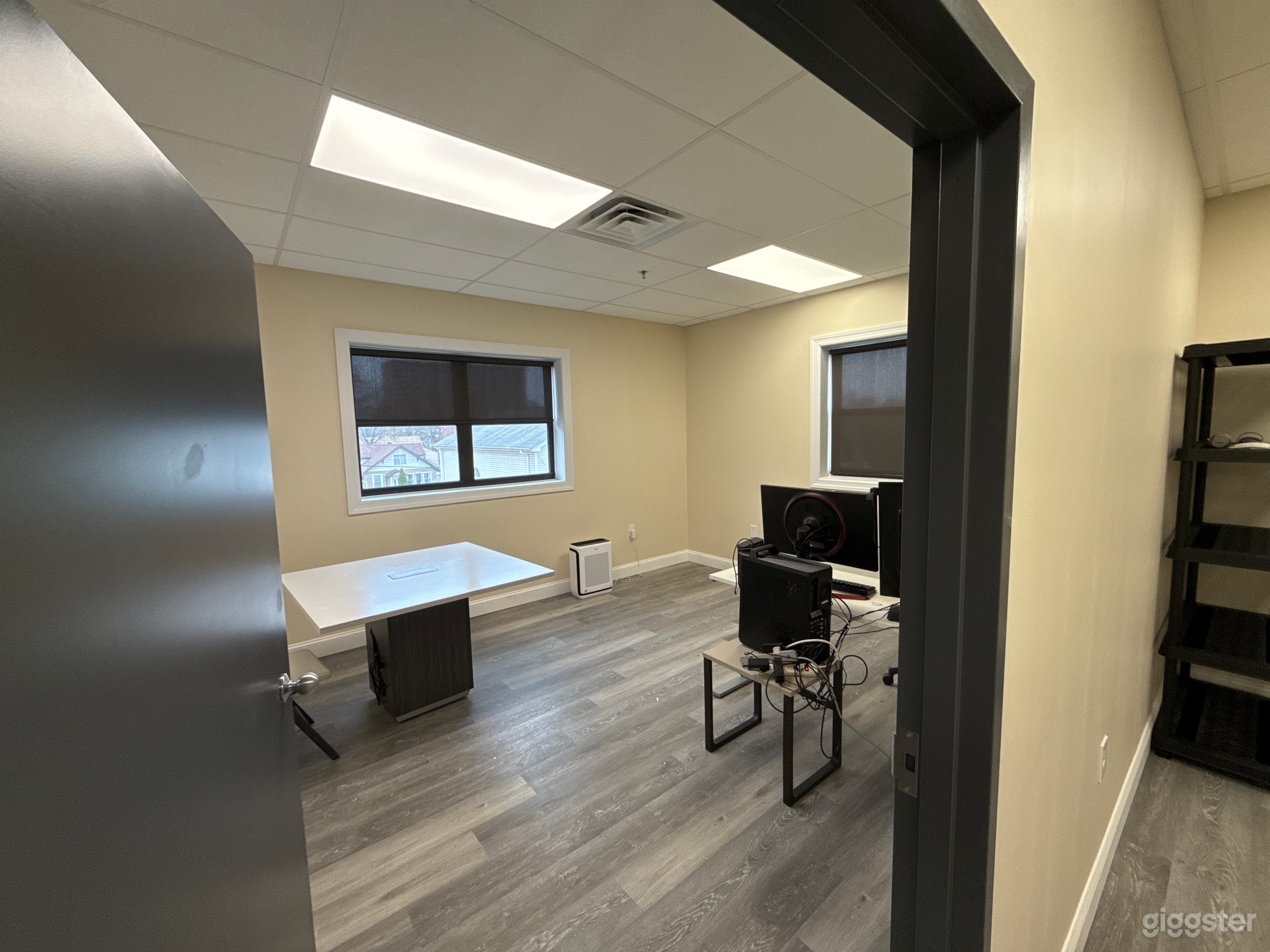 Simple Modern Office Space with Versatile Layout | Rent this location ...