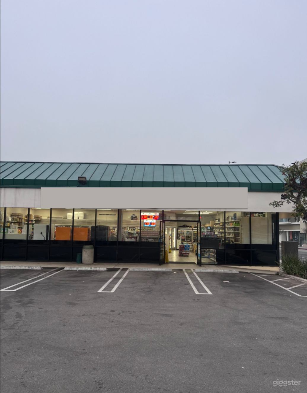 Liquor store, Convenient Grocery store Photo 2