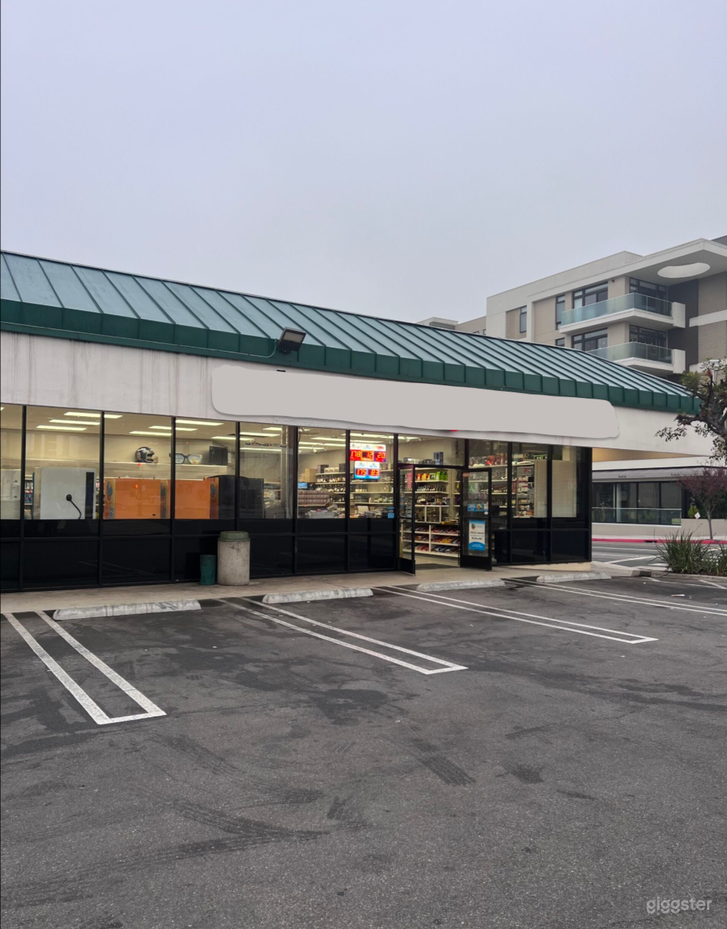 Liquor store, Convenient Grocery store Photo 1