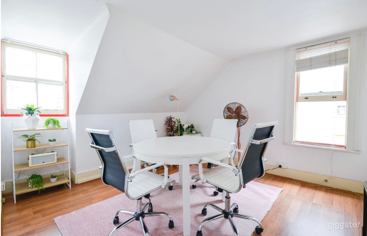 Le Petit Bureau (2nd floor)