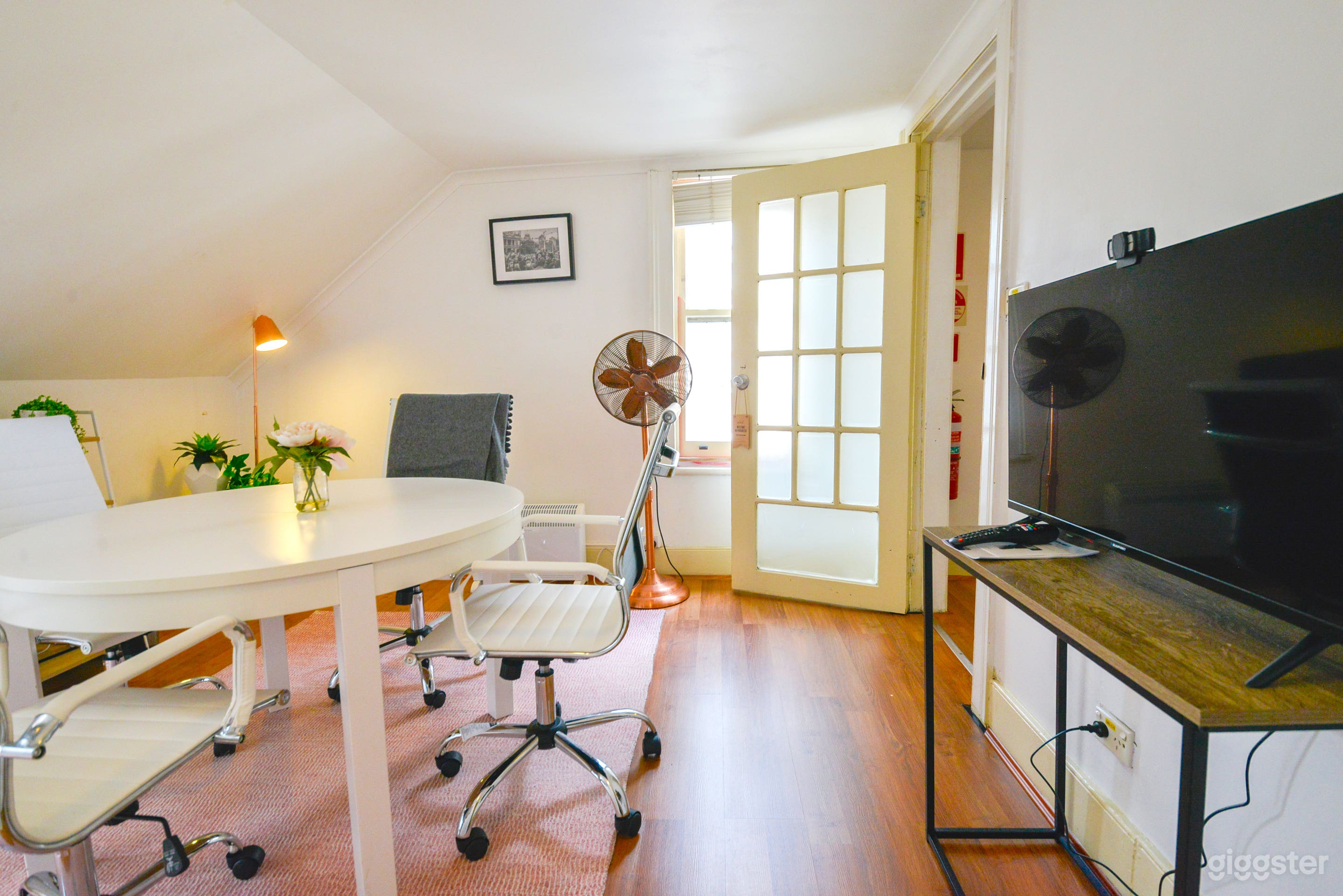 Le Petit Bureau (2nd floor)