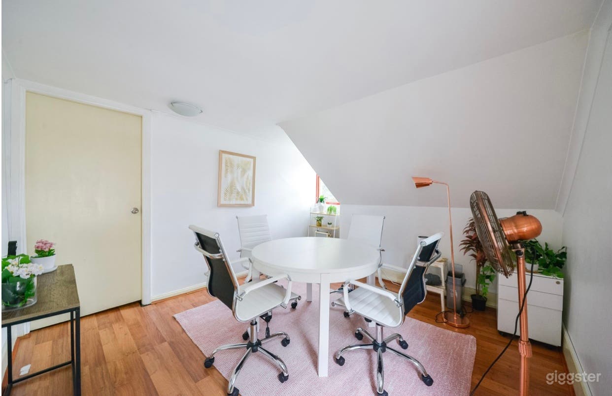 Le Petit Bureau (2nd floor)