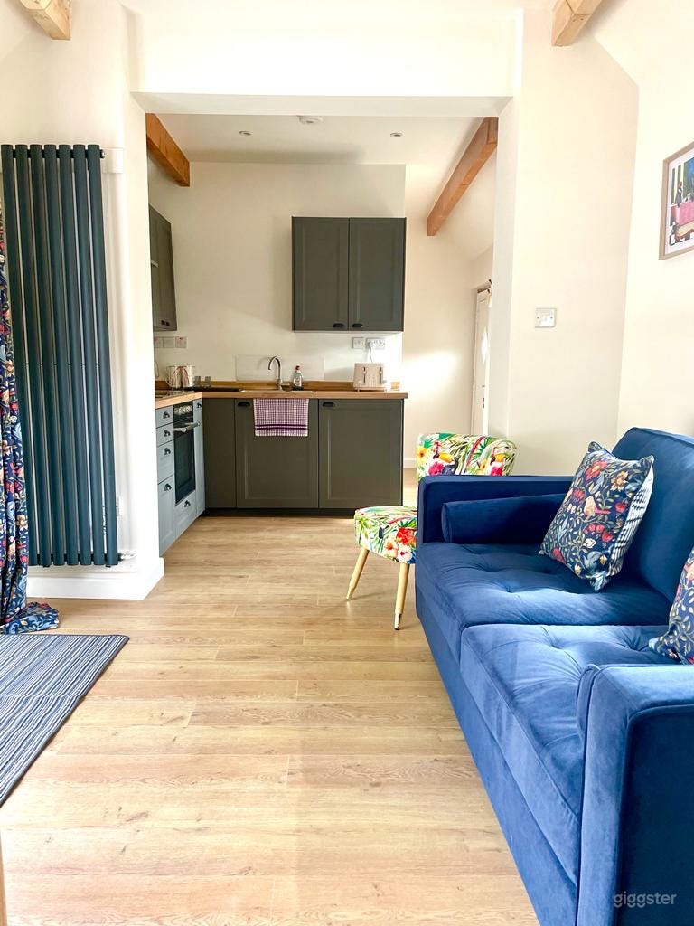 Outbuilding with river views in Cambridgeshire Photo 3