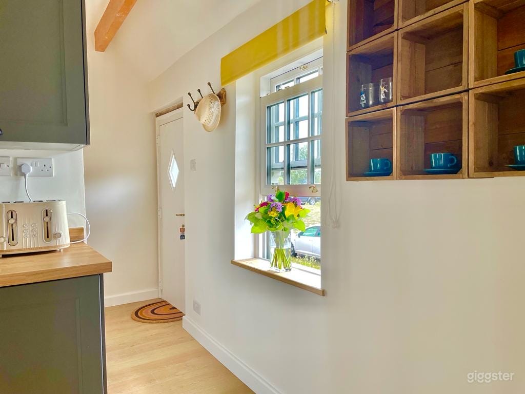 Outbuilding with river views in Cambridgeshire Photo 4