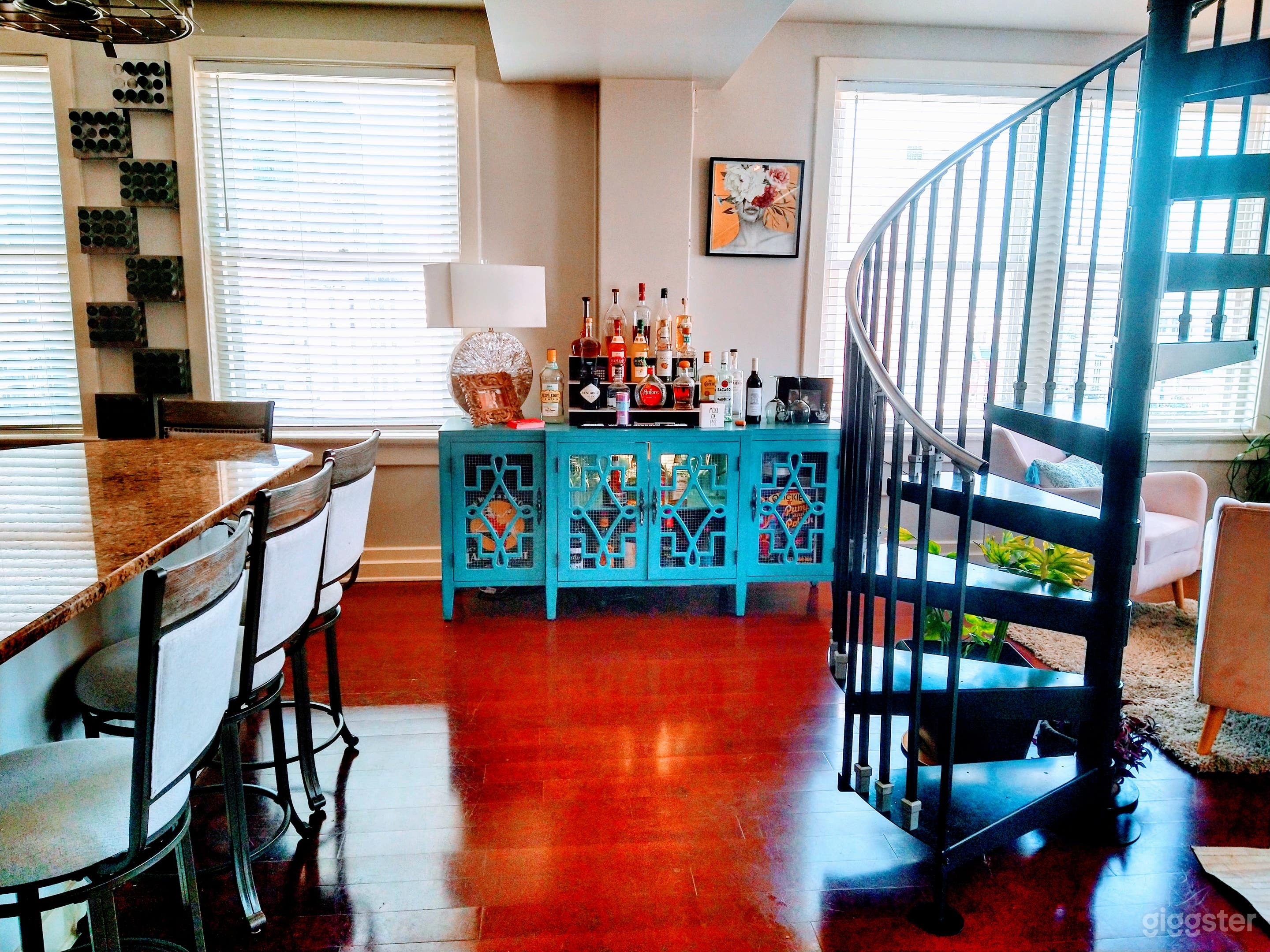 Penthouse Dreams  Photo 3