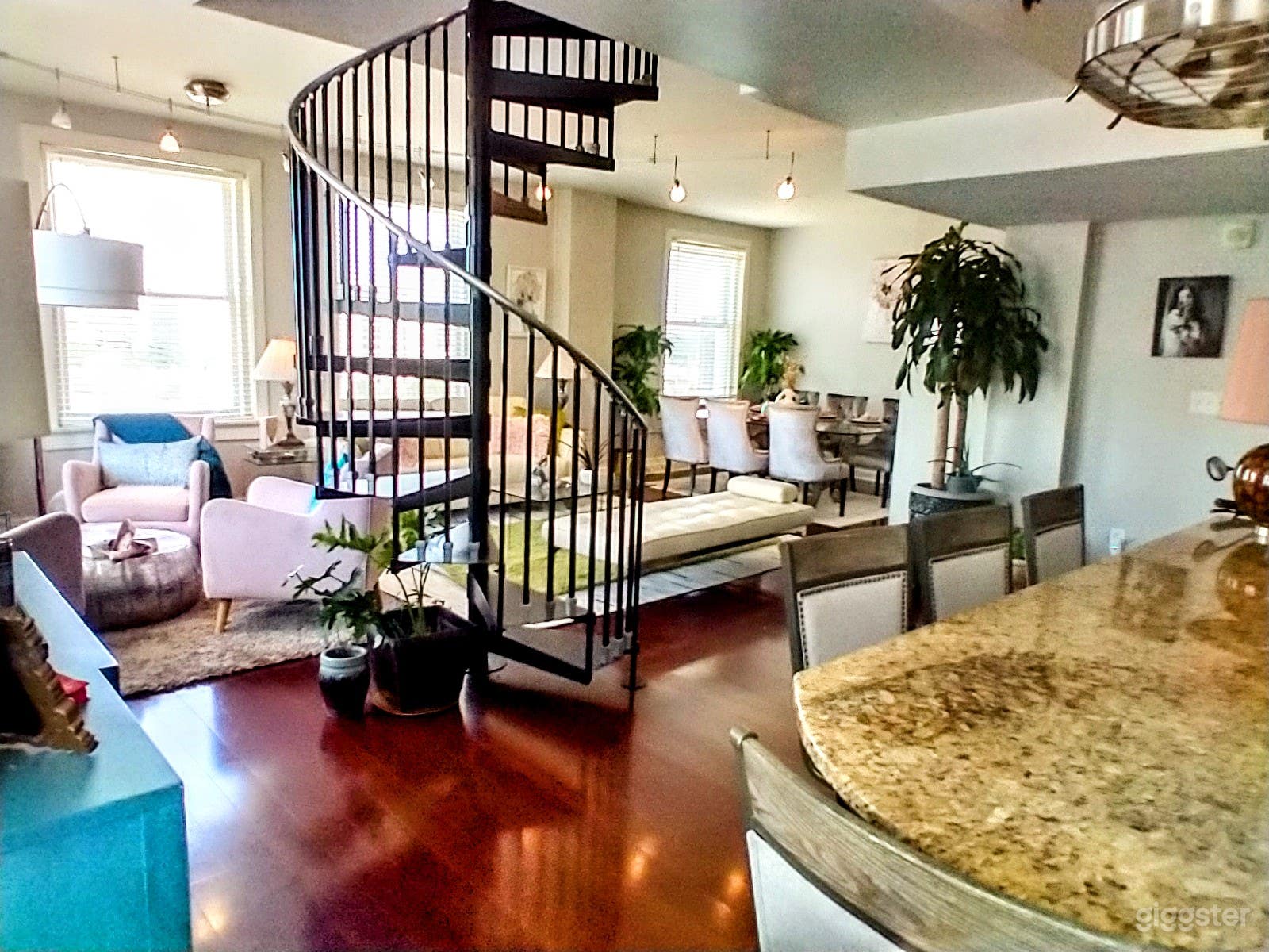 Penthouse Dreams  Photo 2