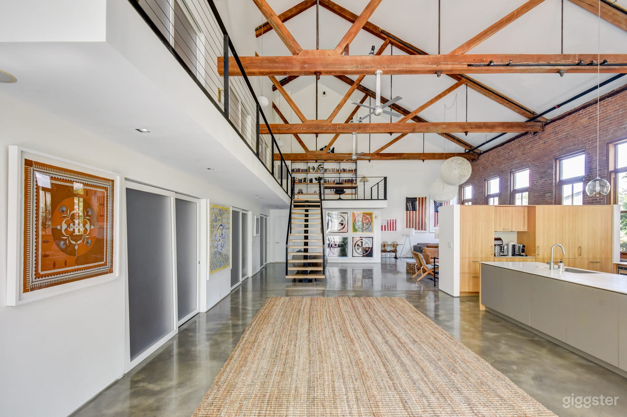 Magnificent Beacon Urban Loft Photo 2