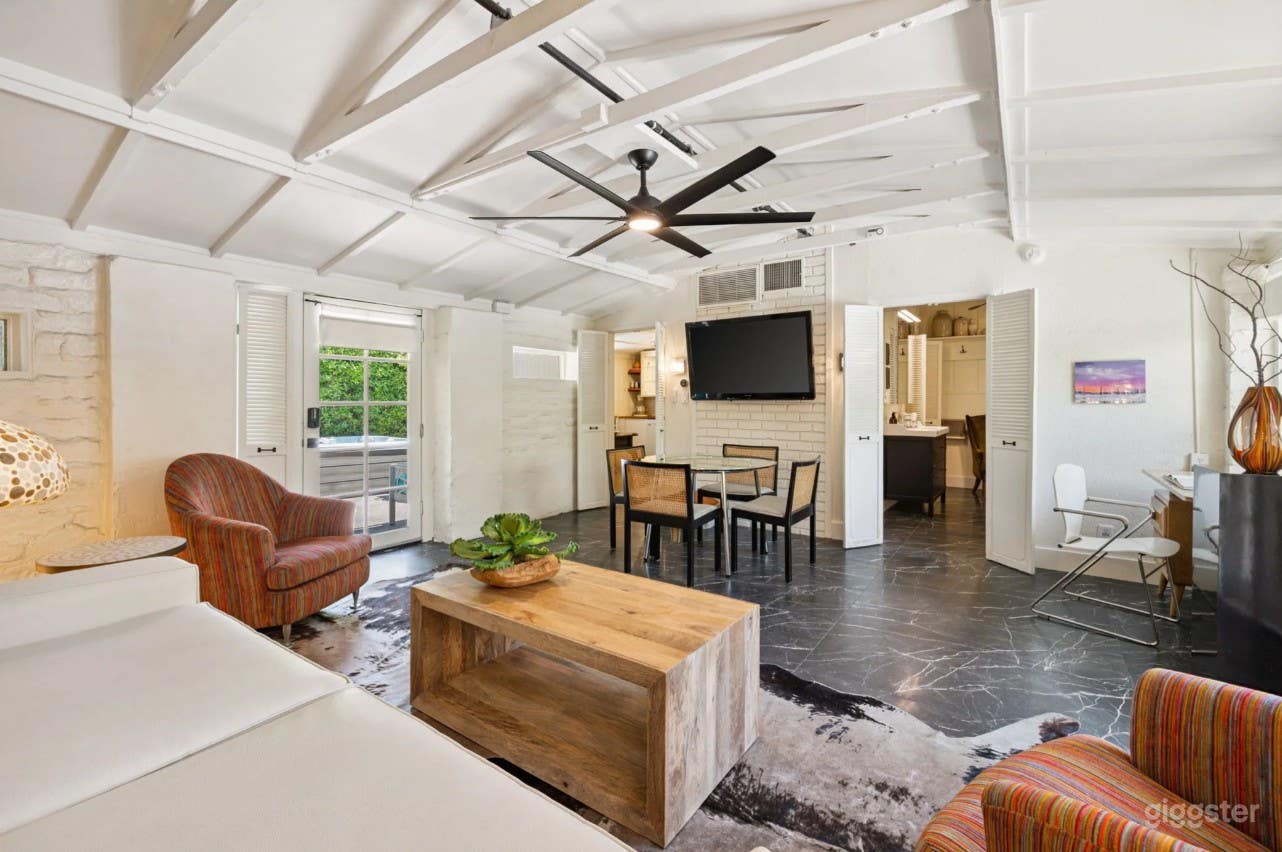 Newly Renovated 1930s Adobe Cottage Photo 2