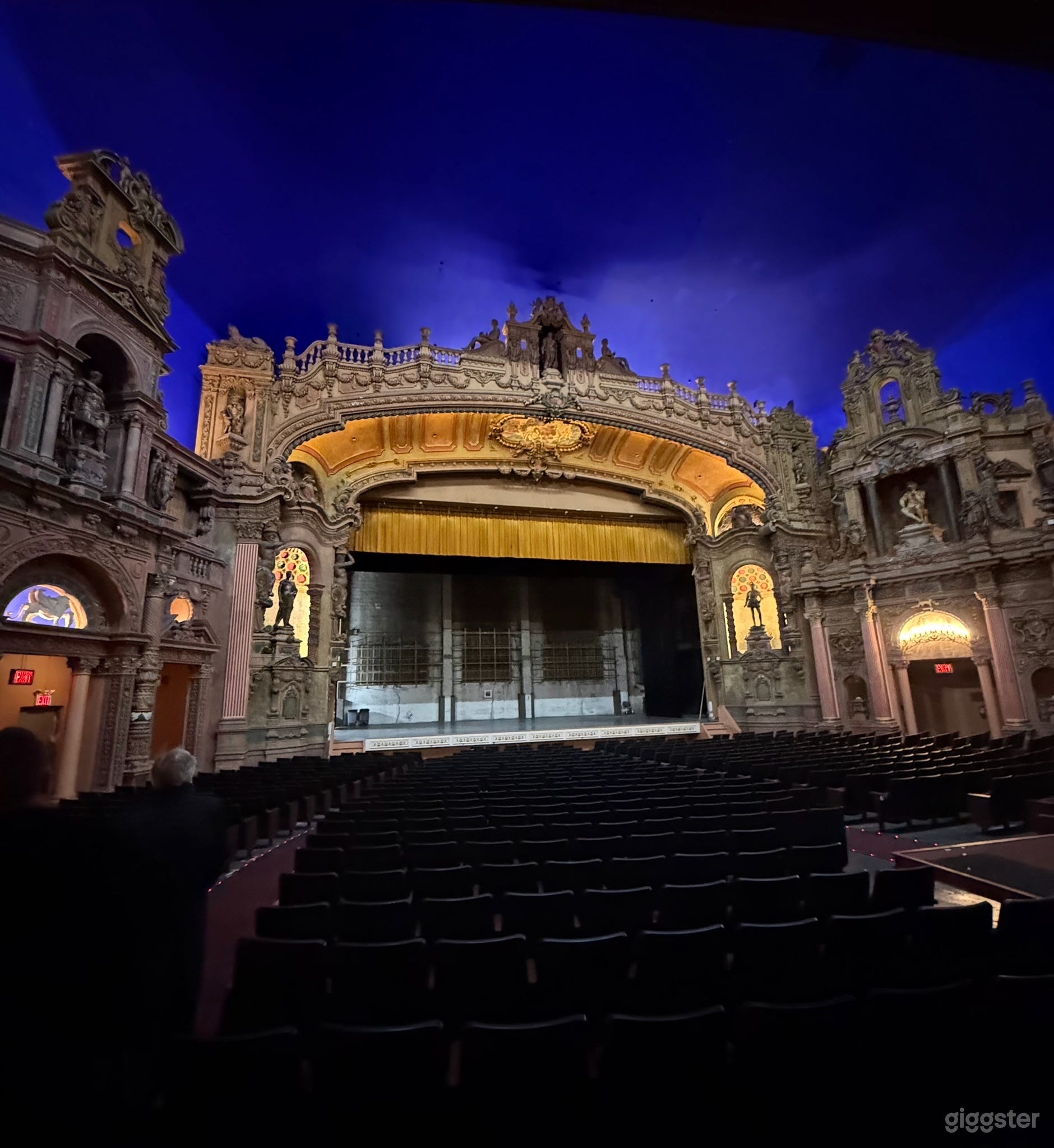 4,000 Seat Theater Photo 2