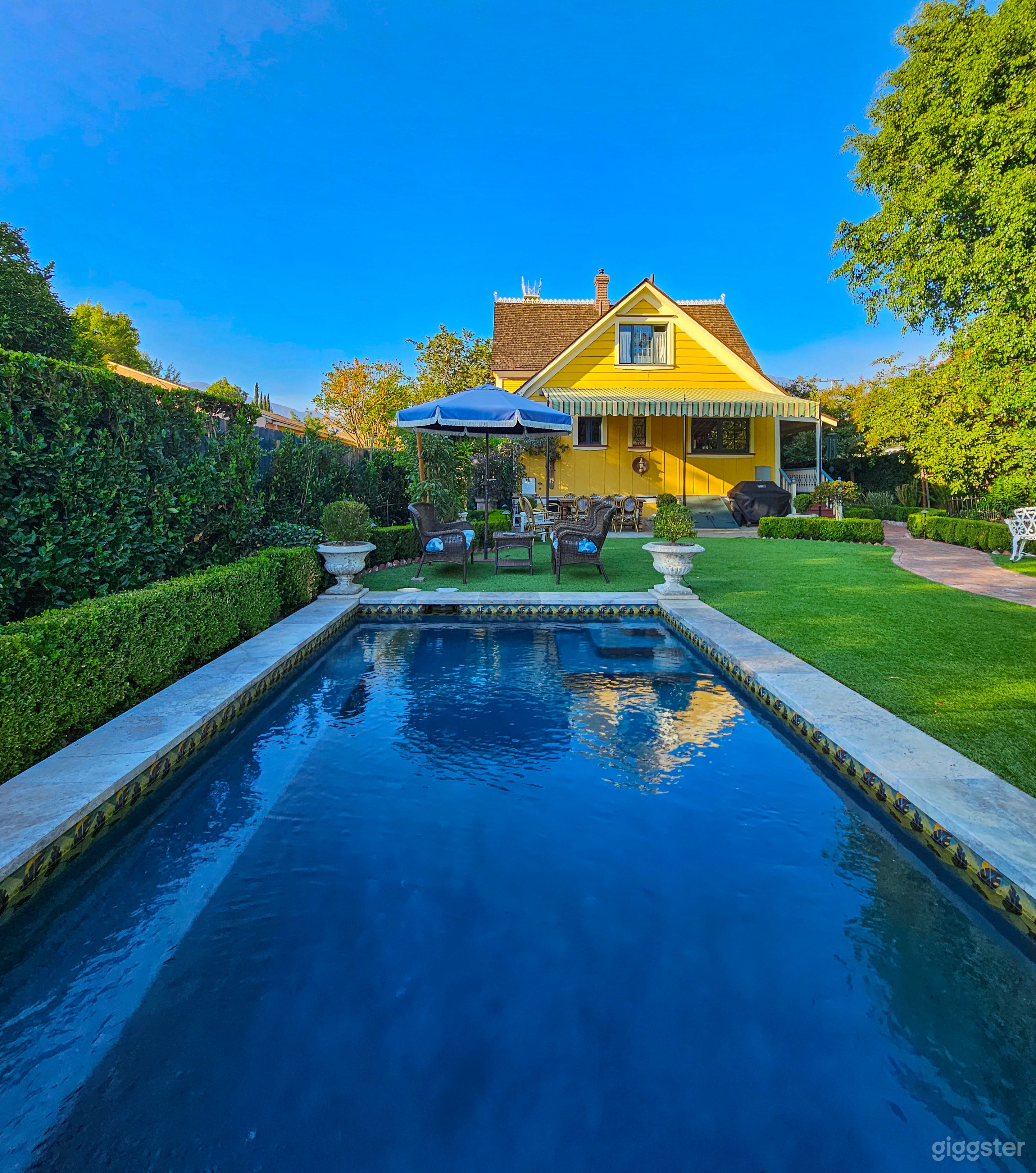Victorian Elegance: Timeless Pool Retreat Photo 2